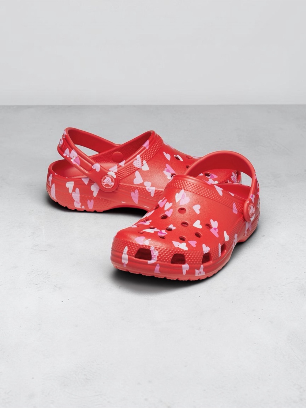 Crocs Classic Clog Red Pink Heart Print Valentine's Day Slip On US Size J2 NEW